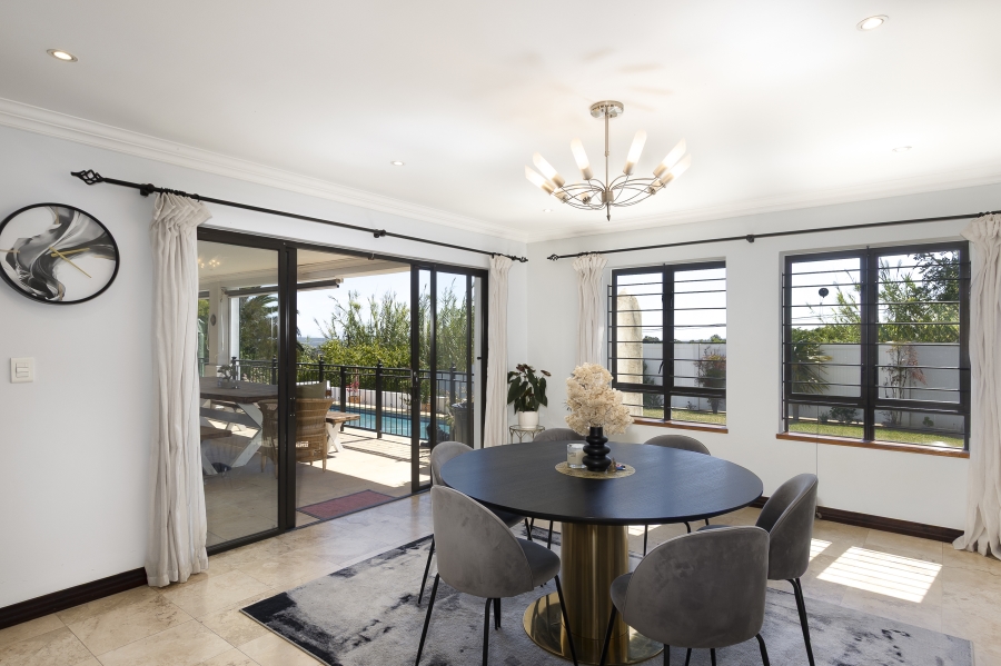 To Let 4 Bedroom Property for Rent in Heldervue Western Cape